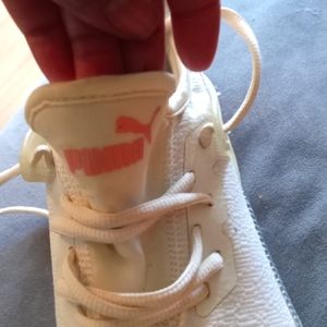 Women's puma very comfortable to walk only use one's